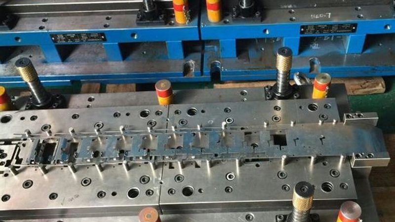 电子元件拉伸模具：定制过程中的关键因素**