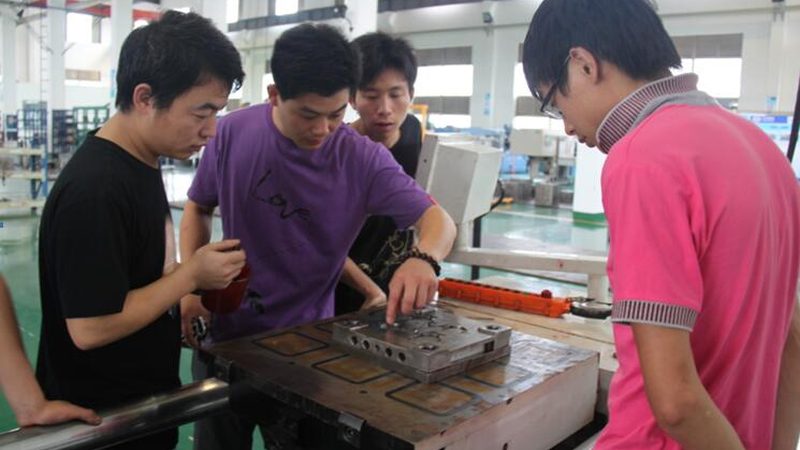上海模具定制加工：价格构成与影响因素解析